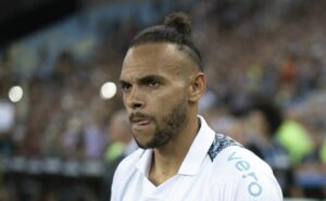 braithwaite no grêmio supera diego costa e torcida aprova atacante dinamarquês