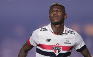 arboleda comete falha na derrota do são paulo para criciúma