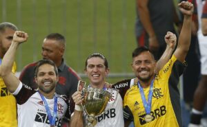 diego alves não deve voltar ao flamengo para a comissão técnica de filipe luís 