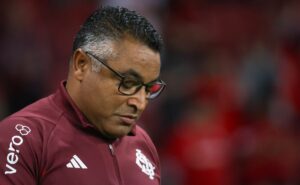 grêmio deixa roger para trás e pode dar 'chapéu' no inter pela contratação de joão lucas