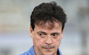 fernando diniz corre risco de demissão e cruzeiro aprova nome de tite
