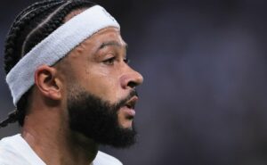 memphis depay ganha força para sair do corinthians após 35 dias de ser anunciado