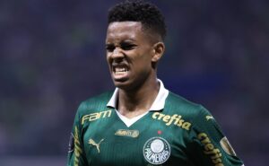 estêvão e + 4 titulares do palmeiras podem ser 'cortados' do dérbi por suspensão