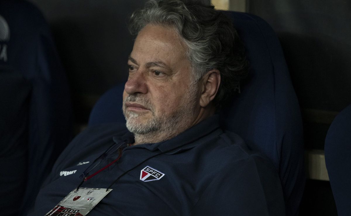 casares começa reformulação no são paulo e estuda rescisão com meio campista méndez 