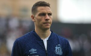 julio furch é barrado fábio carille na reta final do santos na série b