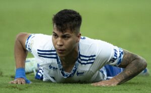 saída de kaio jorge é decretada no cruzeiro após derrota no brasileirão pelos torcedores: "bagre"