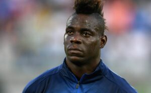 balotelli encaminha acerto com novo clube após quase fechar com o corinthians