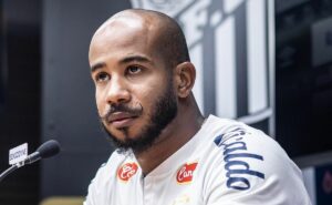 permanência de patrick no santos pode ficar r$ 1,4 milhões mais cara em 2026