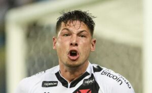 emprestado pelo vasco, capasso marca golaço pelo olimpia par e causa divisão: “melhor que…”