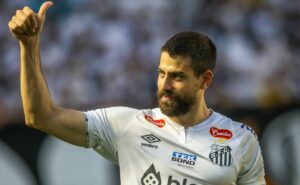 luan peres convence fábio carille e será titular no próximo jogo do santos