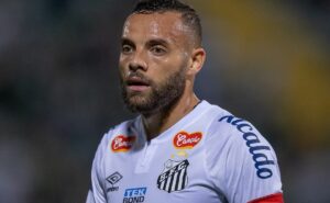 guilherme lidera lista de preocupações de fábio carille para santos x ceará, pela série b