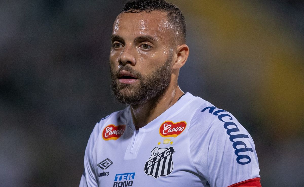 guilherme lidera lista de preocupações de fábio carille para santos x ceará, pela série b