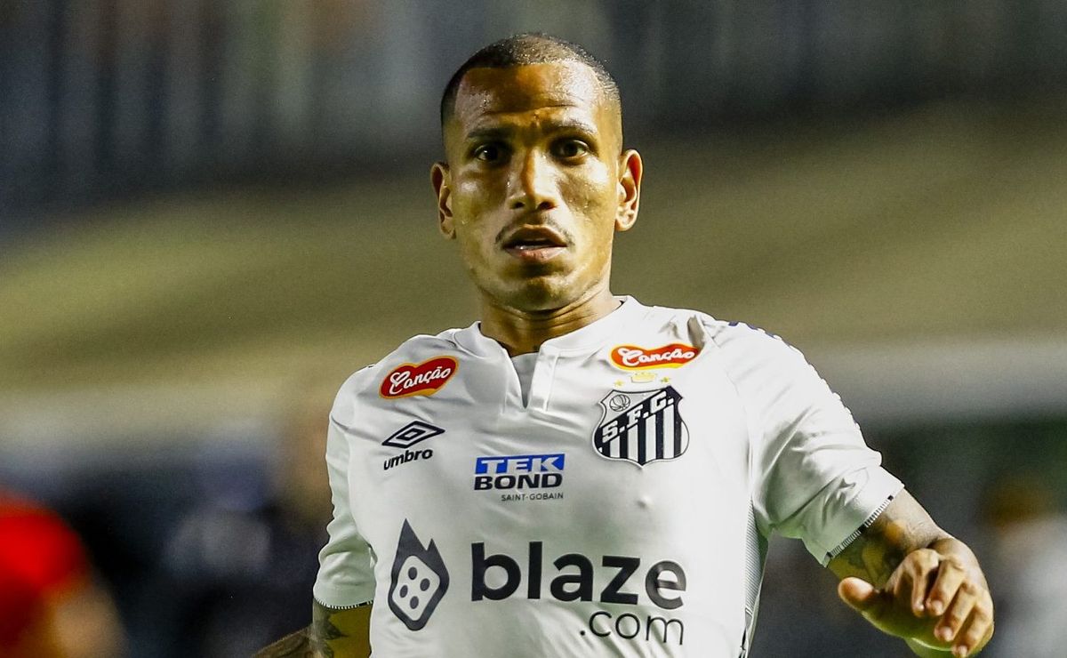 otero titular do santos é pedido pela torcida após derrota contra chapecoense: “não pode ser reserva”