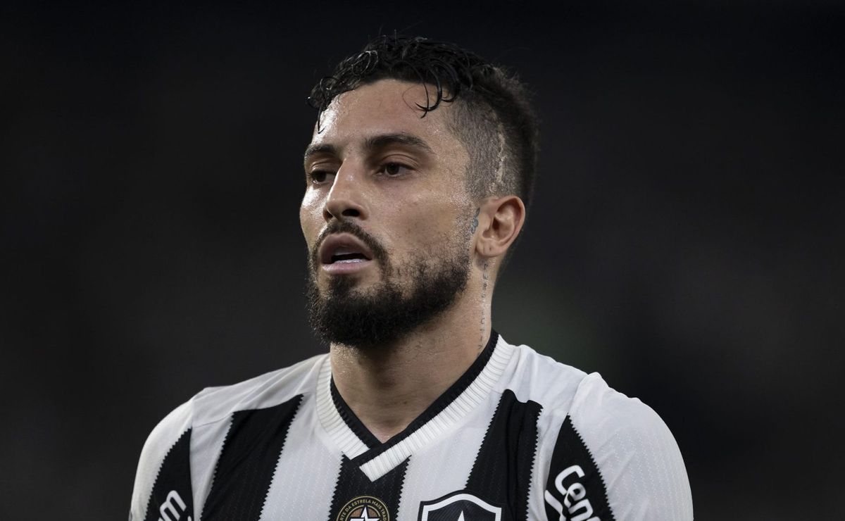 alex telles manda a real sobre luiz henrique no botafogo: “fase extraordinária”