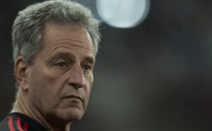 landim perde a paciência e flamengo descarta novos negócios com corinthians: "jogam acordos no lixo"