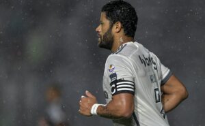 hulk faz golaço, galo segura o vasco e vai para final da copa do brasil