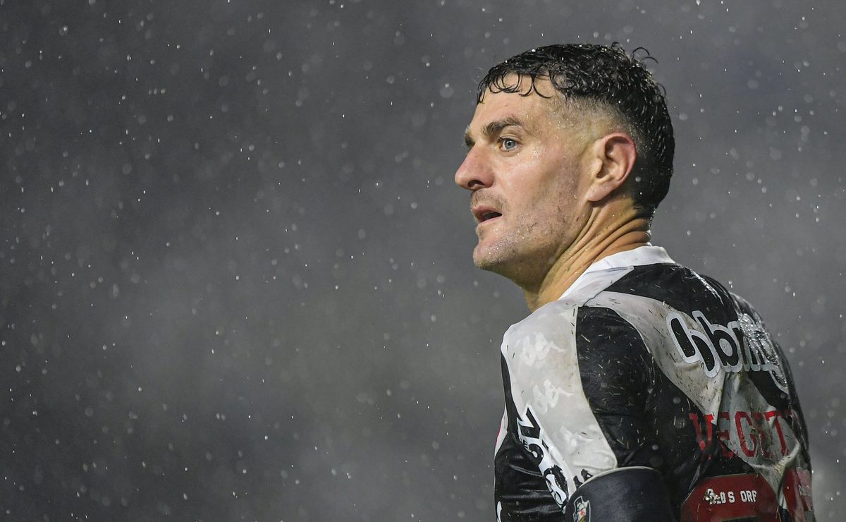 vegetti é alvo de ‘deboche’ após choro em eliminação, e jornalista defende atitude do ídolo: “melhor chorar a ficar sorrindo”