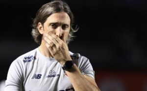 zubeldía não esconde a frustração após derrota e alerta para a reta final: "temos que melhorar"