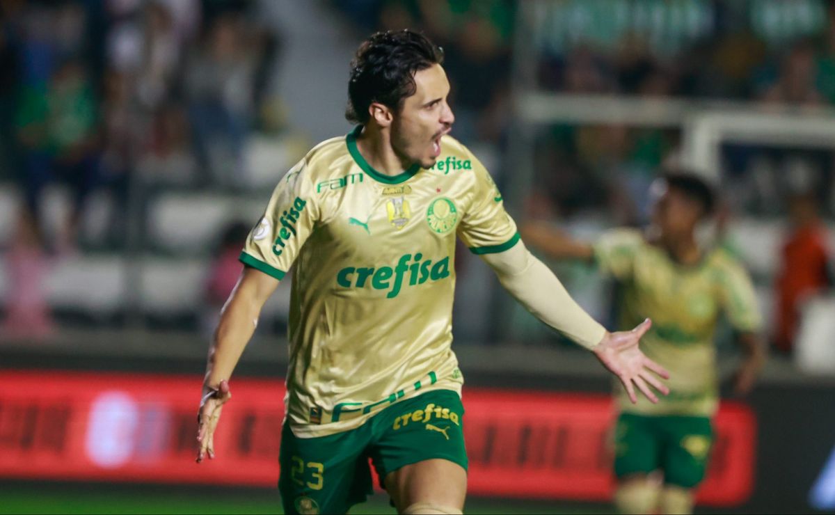 rafael veiga brilha com hat trick na vitória do palmeiras no brasileirão e torcida reage: "Ídolo demais!"