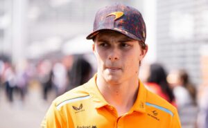 oscar piastri desmente rumores sobre saída da mclaren e ironiza fala de helmut marko