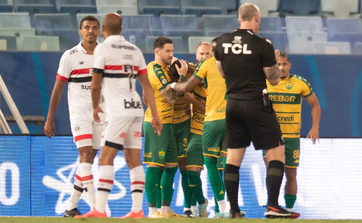 bola murcha: são paulo é batido pelo cuiabá em jogo apagado de lucas