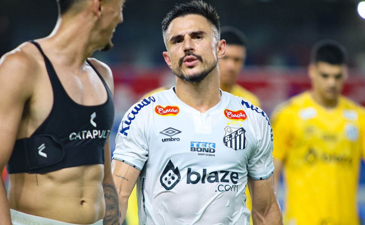 willian bigode topa baixar salário para ficar, mas santos decide não renovar