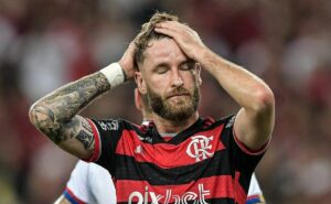 léo pereira é punido por filipe luís no flamengo após ato de indisciplina