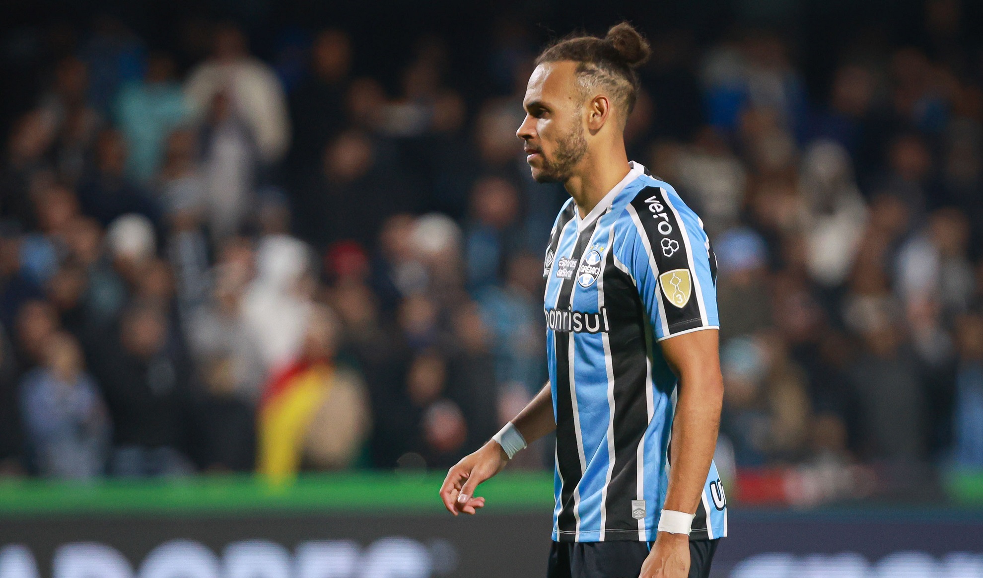 braithwaite afirma que o grêmio foi prejudicado pela arbitragem na derrota para o atlético 