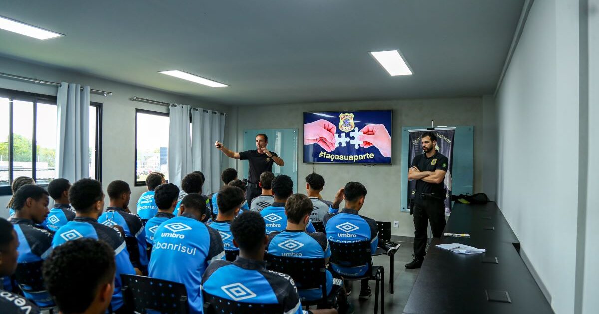 integridade no esporte: jogadores do time sub 20 do grêmio participam de palestra sobre prevenção de manipulação de resultados