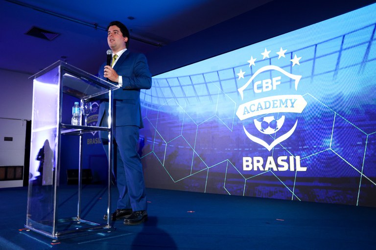 representantes do governo comentam a importância da regulamentação das apostas durante o cbf summit academy