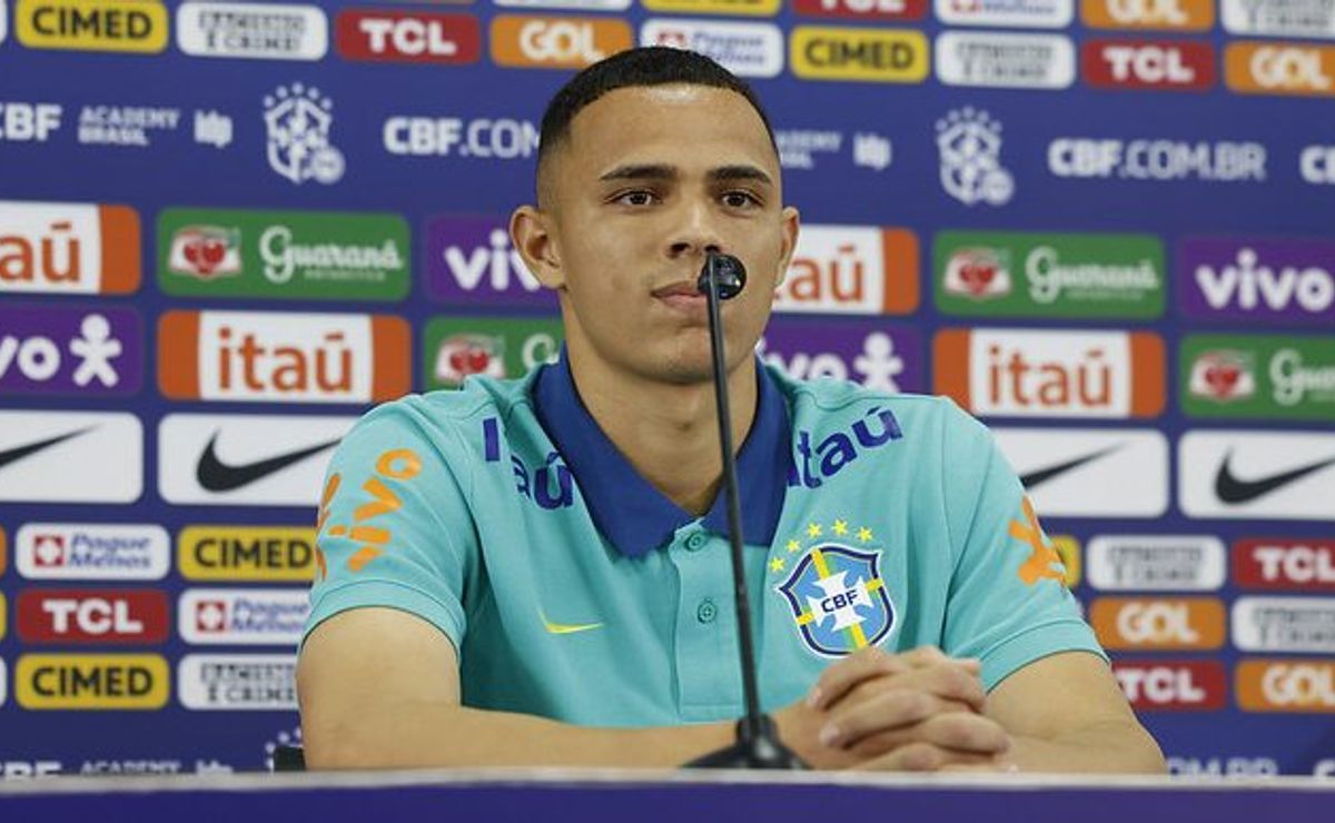 lateral direito vanderson desfalca a seleção brasileira contra o uruguai, na próxima terça feira (19)