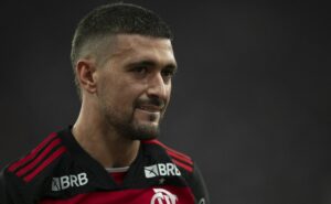 saída de arrascaeta para o cruzeiro tem definição após multa de r$ 305 milhões ser colocada em jogo