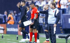 pedro caixinha assume favoritismo ao comando do vasco para a temporada de 2025