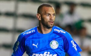 palmeiras liga alerta para enfrentar corinthians, depois de sofrer cinco gols em dois jogos