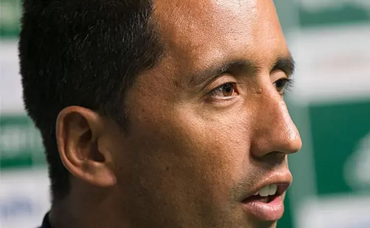 ex grêmio, lucas barrios agita torcida após mandar recado: 'muita força'