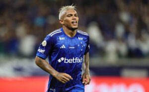 torcida do cruzeiro elogia gabriel veron e permanência em 2025 é questionada: "um novo empréstimo"
