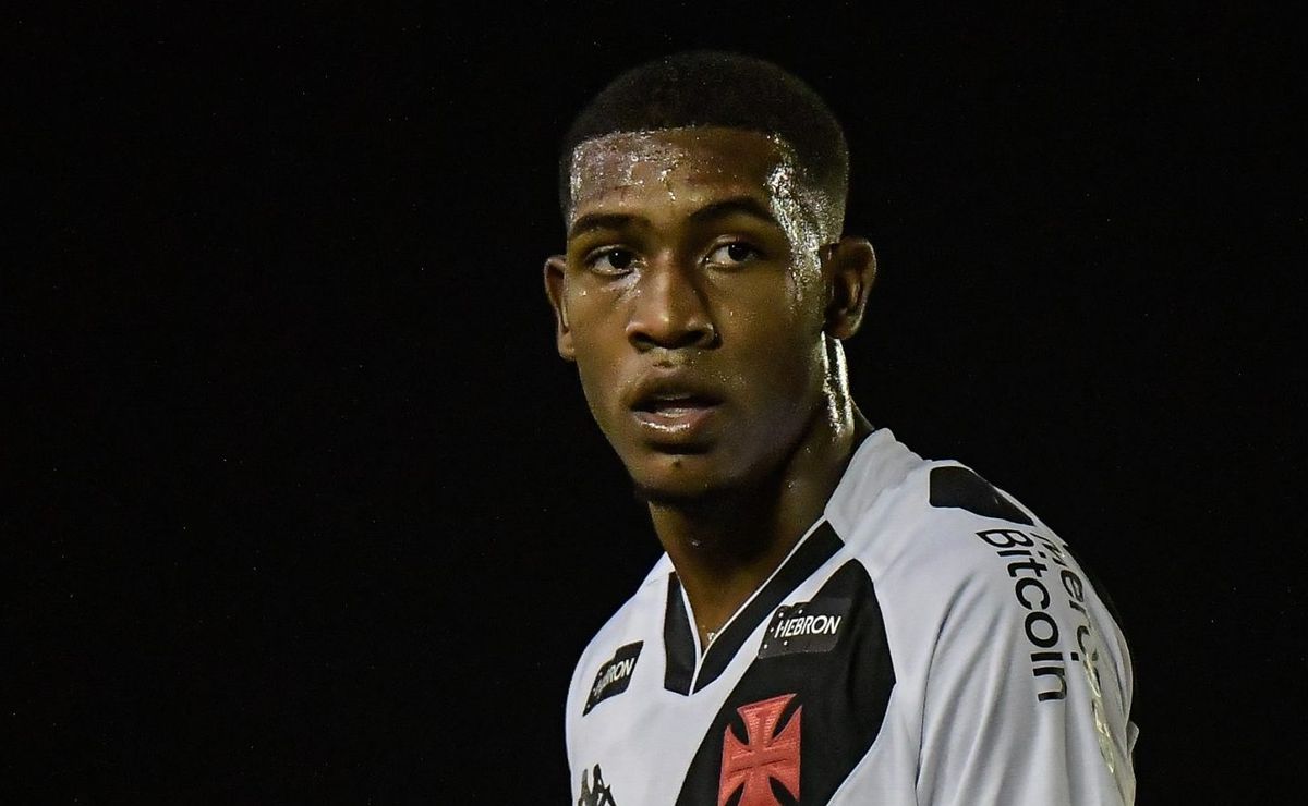 rayan é poupado pela torcida do vasco após derrota para fortaleza: "tem que ser titular"