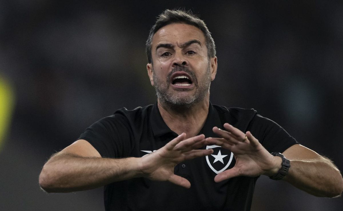 vidente 'crava' futuro do botafogo de artur jorge: "assinar contratos importantes"