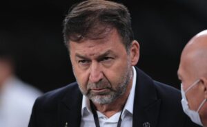augusto melo decide demitir fred luz por disputa política e corinthians já busca novo ceo