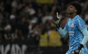 corinthians quer novo parceiro e tem plano b para fechar com hugo souza