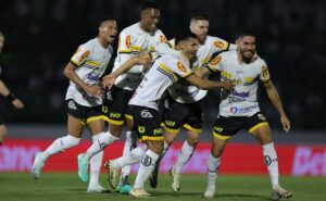 novorizontino visita chapecoense para abrir distância no g4: onde assistir