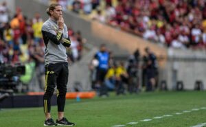 filipe luís pode repetir feito e entrar em lista de técnicos históricos do flamengo