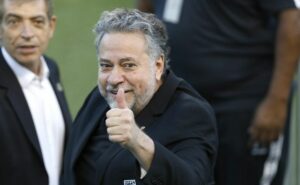 julio casares não se opõe e peñarol deve contratar do são paulo o meio campista michel araújo