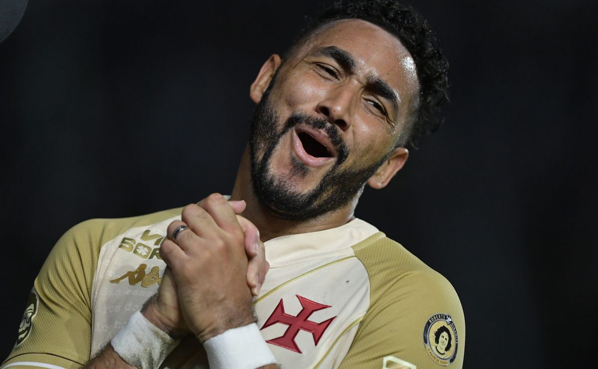 dimitri payet é surpreendido por felipe maestro nos bastidores do vasco