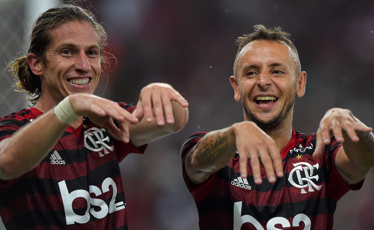 rafinha de volta ao flamengo após convite de filipe luís está adiado por pelo menos 6 meses 