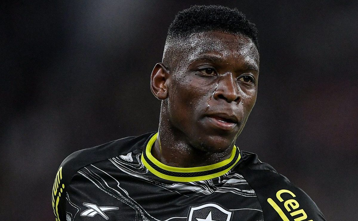 luiz henrique, do botafogo, é substituído com dores no joelho e liga alerta na seleção brasileira