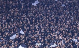 ingressos para vitória x corinthians despertam torcida após clássico, mas zona de rebaixamento ainda "assombra"