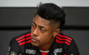 escalação do flamengo: filipe luís esboça bruno henrique no lugar de gabigol e 3 zagueiros