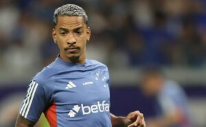 reunião entre fernando diniz e matheus pereira sela situação do meia no cruzeiro 