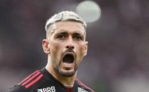 arrascaeta analisa vitória do flamengo e revela que está jogando no sacrifício: "tentando aguentar..."
